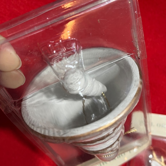 🎄 White & Gold Ceramic Bell Ornaments – Set of 3 (Reindeer, Tree & Santa) – NEW - Picture 9 of 12